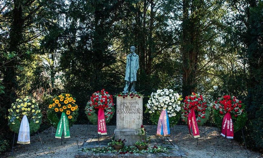 Image 3: Tour ab München mit dem Zug zur KZ-Gedenkstätte Dachau