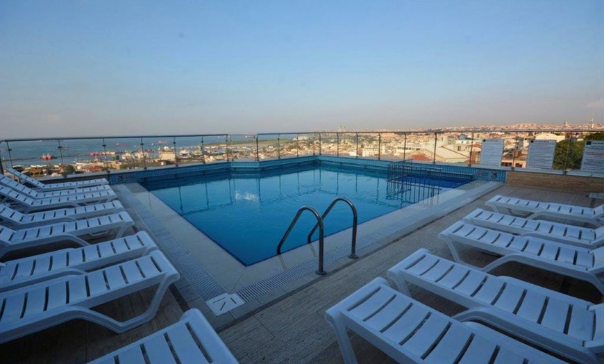 Image 7: ✈ TURKEY | Istanbul - Piya Sport Hotel 4* - Rooftop swimming pool