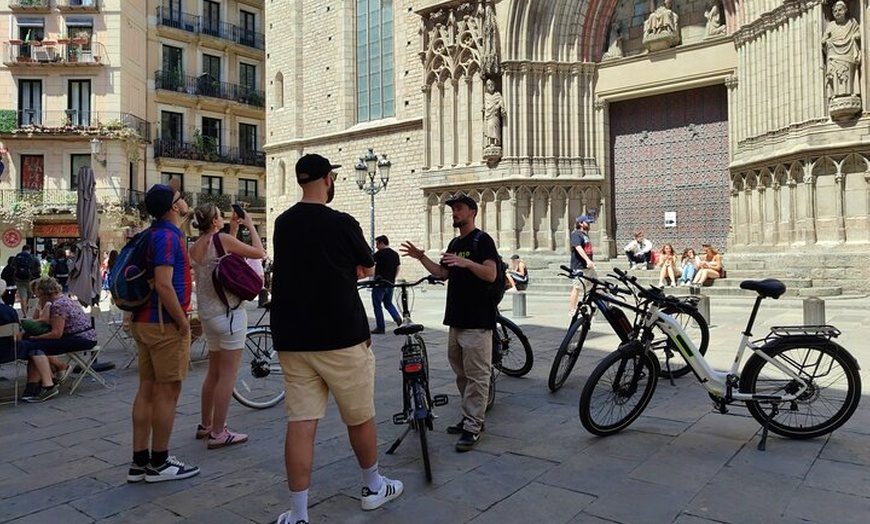 Image 5: Barcelona: Recorrido en bicicleta o eBike, lugares de interés y pun...