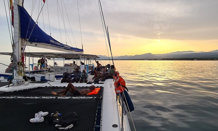 Image 3: Catamarán a vela al Atardecer de 2 horas de Duración