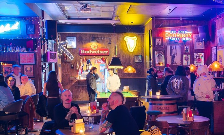 Image 5: Rock'n'roll venues pub crawl including 2 free drinks and history