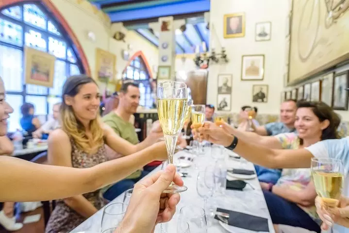 Excursión en bicicleta eléctrica a Barcelona con cata de vinos y tapas