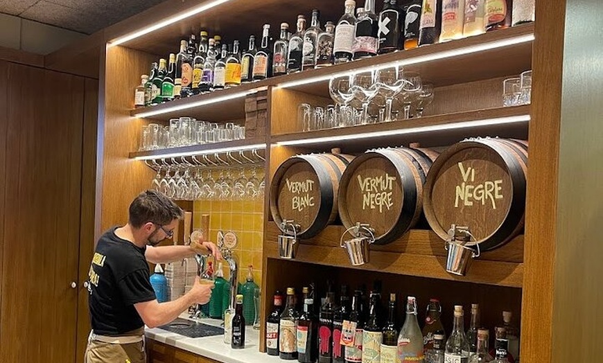 Image 9: Tour gastronómico nocturno por Girona y experiencia en un bar de tapas