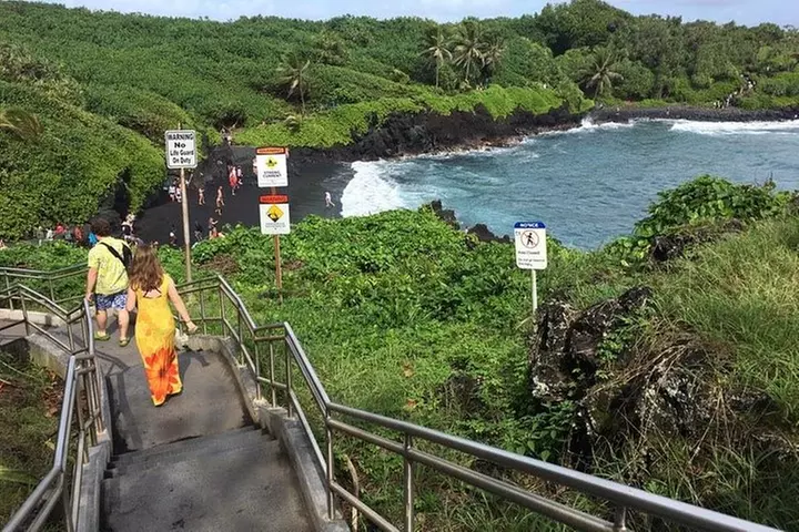 Maui Tour : Road to Hana Day Trip from Lahaina with Pick-up