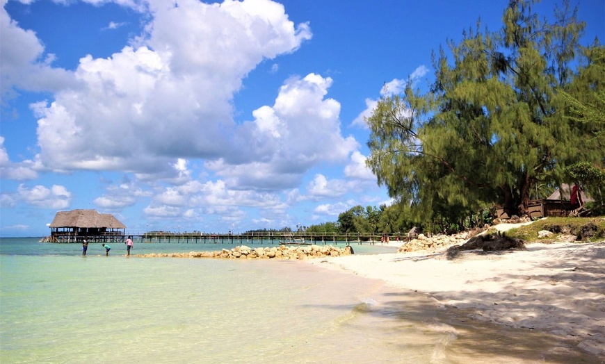 Image 15: ✈ ZANZIBAR | Marumbi - Zanzibar Bay Resort 4* - Plage de sable blanc