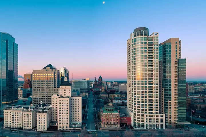 Self-Guided Scavenger Hunt: Milwaukee A Splash of Color