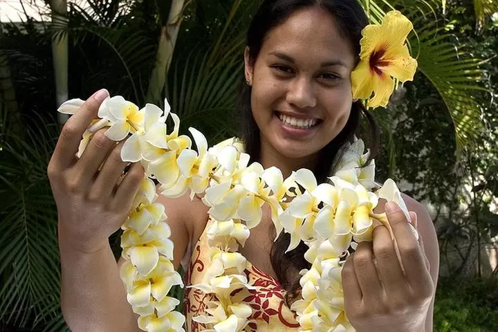 Traditional Airport Lei Greeting on Kahului Maui - Primary Image