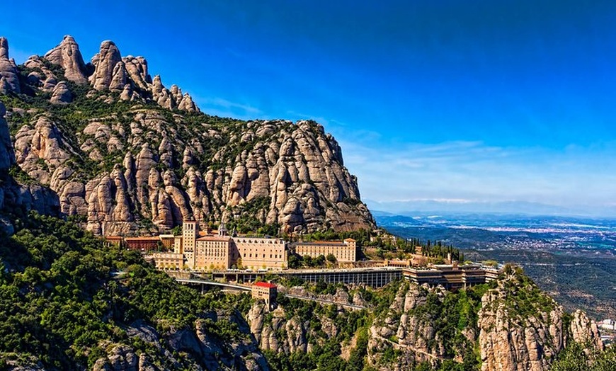 Image 13: Recorrido por Barcelona y Montserrat con entrada Evite las colas al...