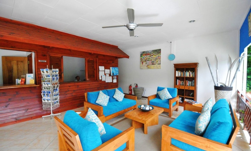 Image 11: ✈ SEYCHELLES | Ile de Praslin - Hotel Villas de Mer 3* - Bord de mer