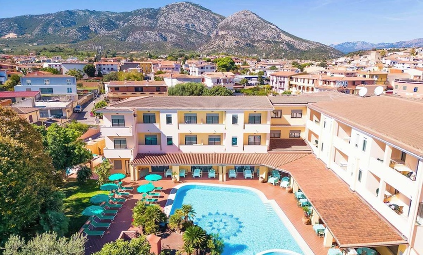 Image 8: ✈ SARDAIGNE | Orosei - Maria Rosaria 4*, 3 nuit - Piscine extérieure