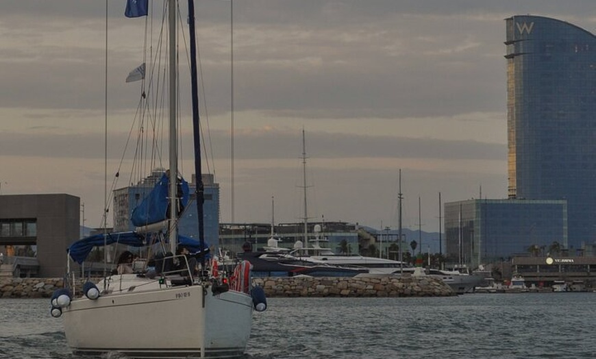 Image 9: Barcelona Coastal Sailing (barra libre, parada de merienda y nataci...