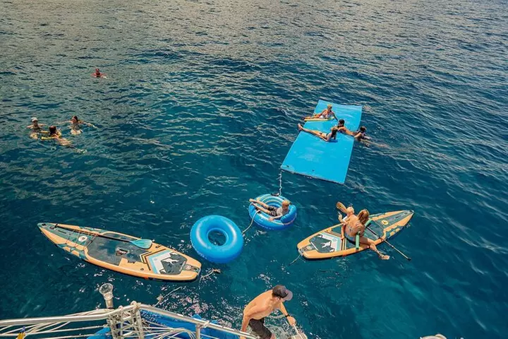 Deluxe Snorkel & Dolphin Watch Aboard a Luxury Catamaran from Kailu...