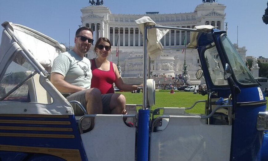 Image 3: Roma a bordo di un'Ape Calessino