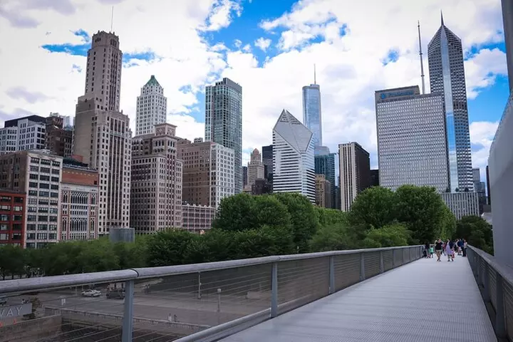 Chicago Loop District Food Tour with Deep Dish & Beef Sandwich