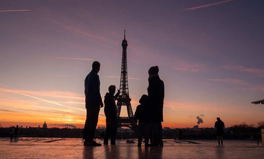 Image 1: Sunrise Walking Tour & petit déjeuner : Paris sans foule