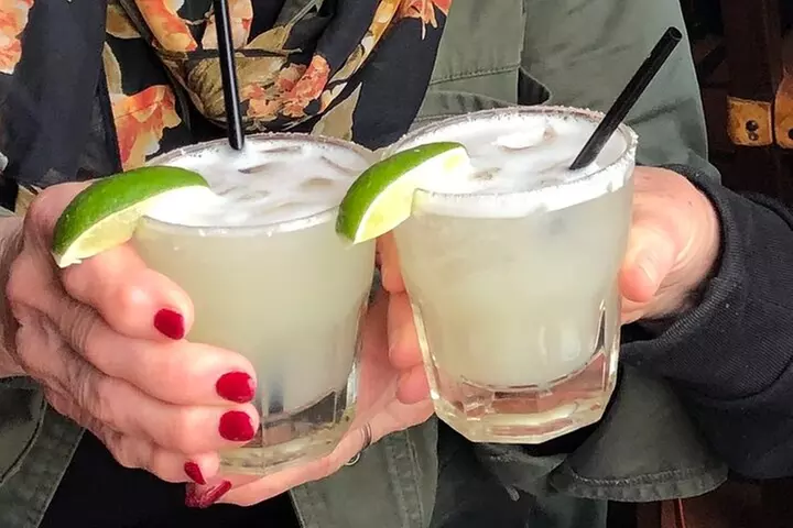 #1 Sonoma Walking Food, Wine Tasting & History Tour (Public Tour)