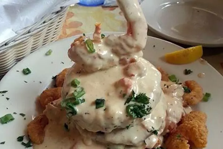 Food Tour of New Orleans Garden District: Group of Nine or Less