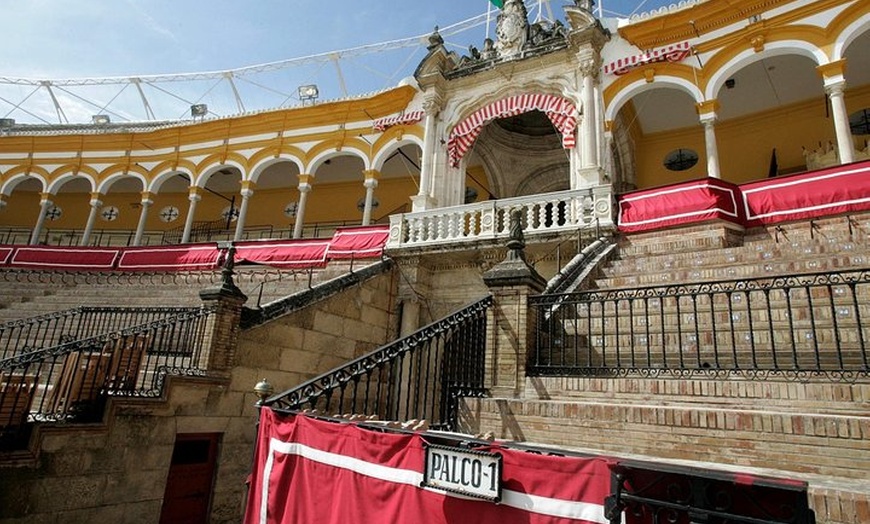 Image 8: Catedral de Sevilla, Giralda y Plaza de Toros Real Maestranza