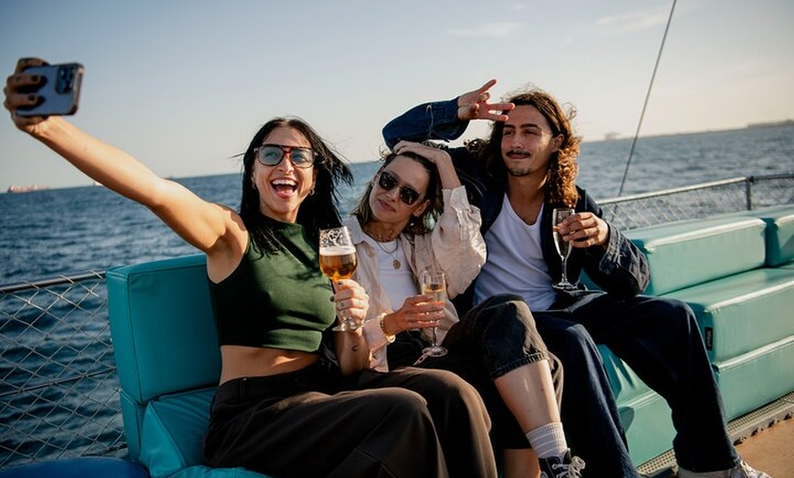 Image 2: Crucero en barco clásico: Experiencia de navegación en Barcelona