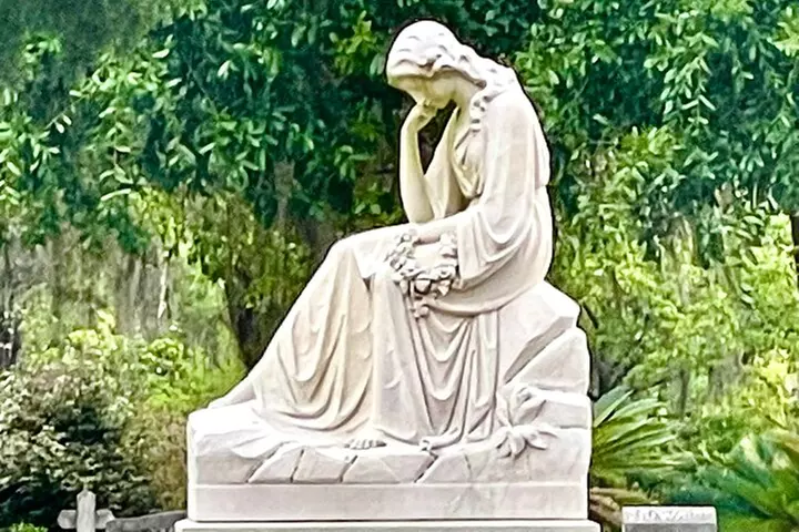 1-Hour Bonaventure Cemetery Golf Cart Guided Tour in Savannah