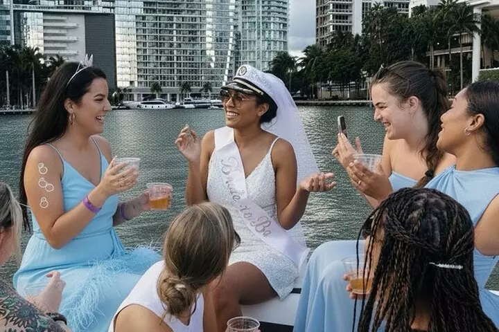 Miami Boat Tour –Day and Night Cruises with Champagne