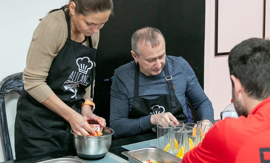 Image 43: Clase de Paella y Sangria con Tapas y Visita al Mercado