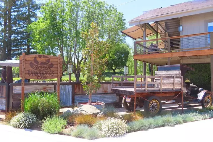 Driving in Delta's Wine Country: Private Self-Guided Audio Tour
