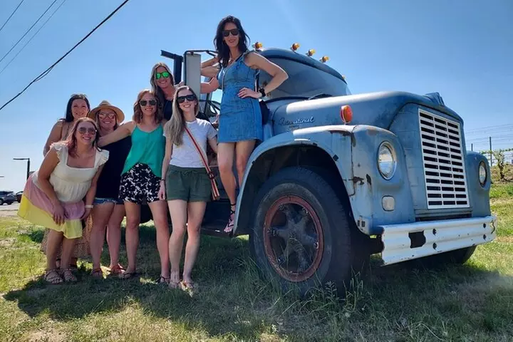 NON BUS 4 Winery Traverse City Wine Tour on Old Mission Peninsula