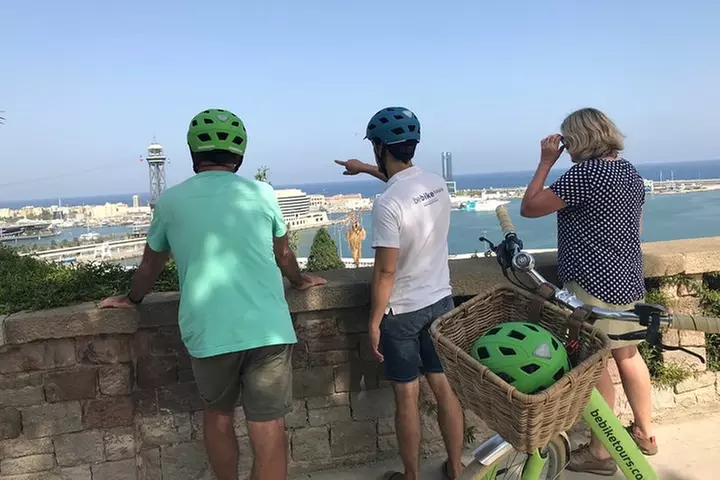Visita guiada en bicicleta eléctrica por Barcelona con Montjuic Hill