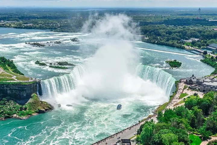 Private Departure Transfer: Niagara Falls, Ontario to Buffalo Niagara International Airport - Second Medium