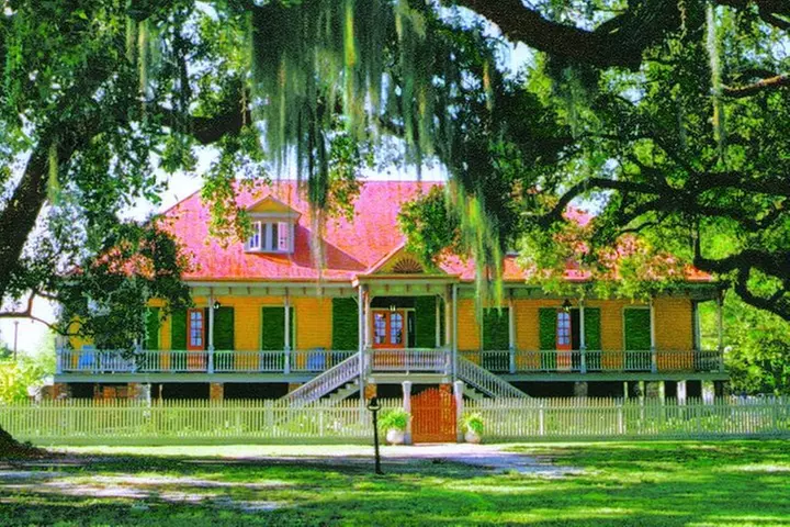 Oak Alley and Laura Plantation Tour with Transportation from New Or...