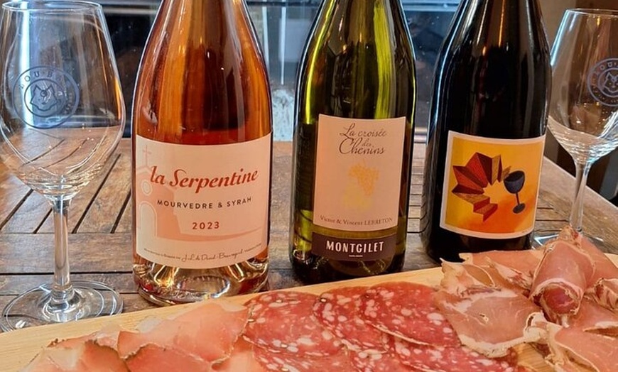 Image 2: Dégustation de 3 vins locaux avec de la charcuteries françaises