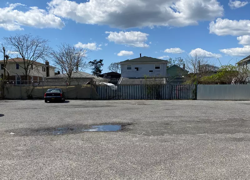 Parking at Best Kept Secret Airport Parking Lot - Second Medium