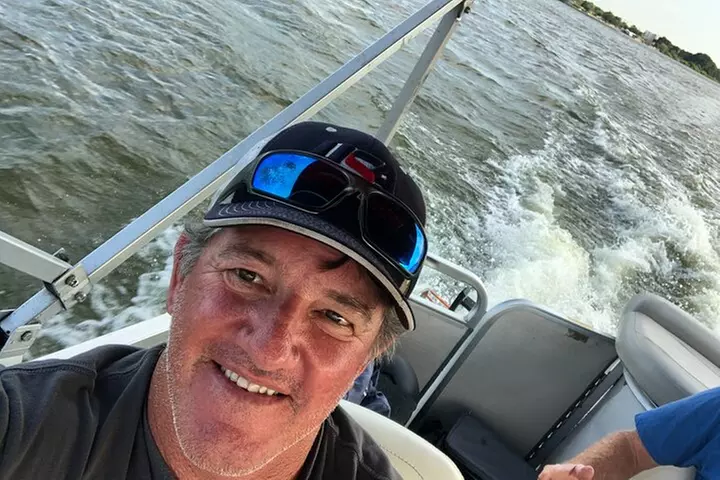 Pontoon Pub Crawl, 5 Lakeside Pubs and Restaurants Visit by Boat