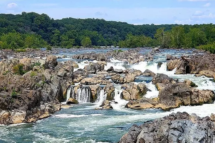 Self-guided Waterfall Hiking Tour through Great Falls National Park
