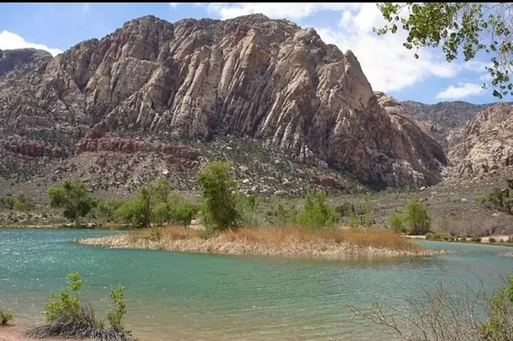 California desert, Red Rock Views and Seven Magic Mts