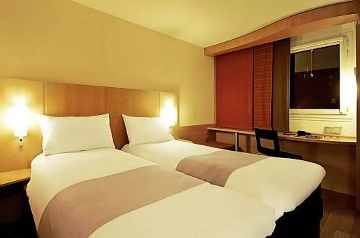 ✈ FRANKREICH | Paris - Ibis Paris Alesia Montparnasse 3*, 1 Nacht -...