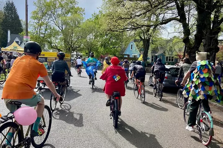 Bike Around Portland Oregon: Art, Culture, Bridges, Poetry