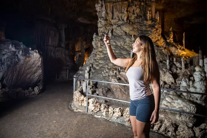 Medio Día a las Cuevas del Drach con Paseo en Barco y Concierto.