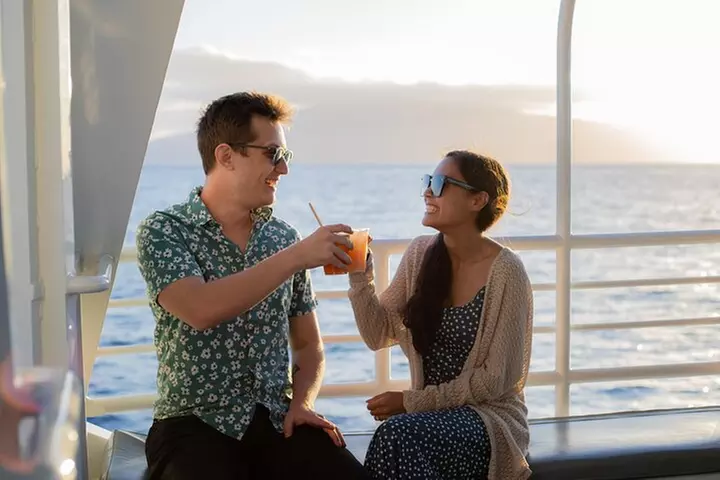 From Ma'alaea Harbor: Sunset Dinner Cruise Aboard the Quicksilver