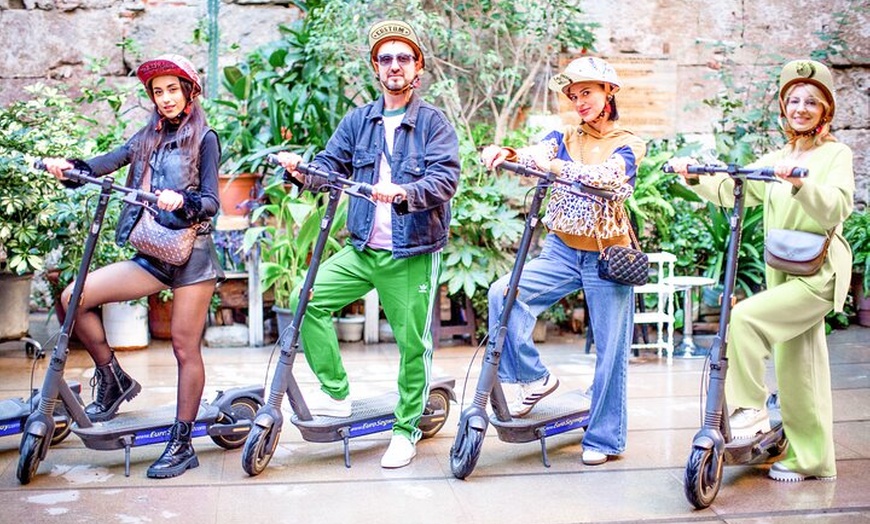 Image 3: Bienvenido a Barcelona Segway y eScooter Tour