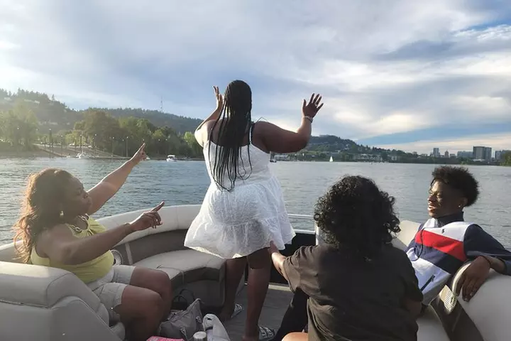 Scenic 2-Hour River Cruise to the Majestic Willamette Falls!