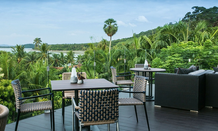 Image 12: ✈ THAÏLANDE DU SUD | Phuket - The Village Coconut Island 5* - Plage...