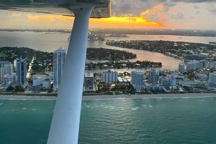 Private 60 Minute Romantic Air Tour with Champagne in Miami