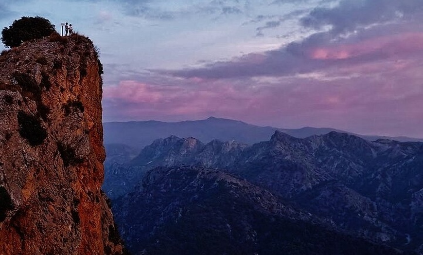 Image 26: NUEVO:Sunset Hike & Summit Sierra Nevada - Tour privado con cachorro