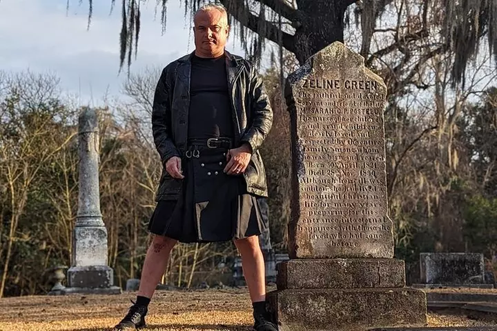 Savannah Ghost Tour with the Guy in the Kilt + Bar Stops