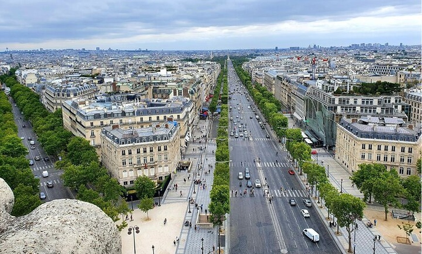 Image 3: Pass prioritaire sur le toit de l'Arc de Triomphe et croisière sur ...