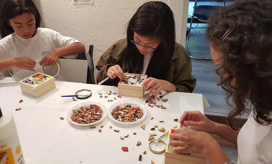 Image 6: Taller de Mosaico inspirado en Gaudí junto al Park Güell