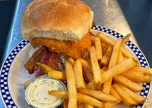 5% Cash Back at Lucky Oyster Seafood Grill
