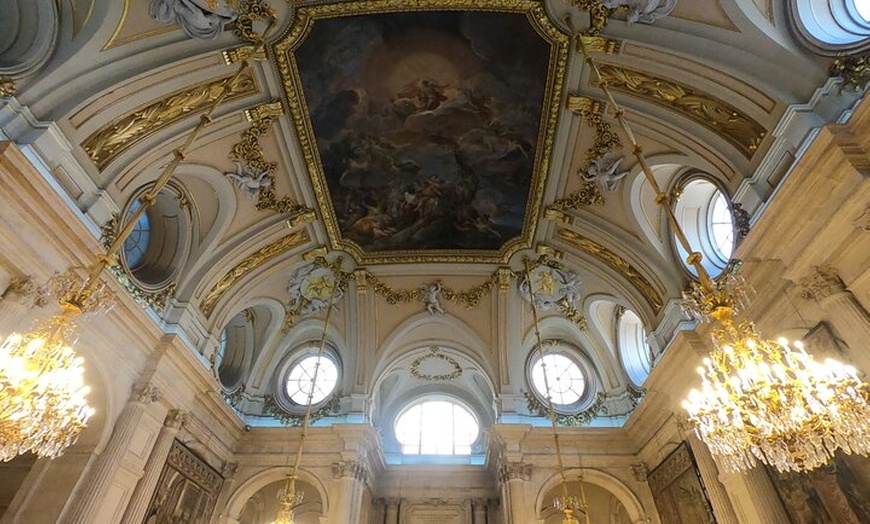 Image 10: Tour al Palacio Real de Madrid : Acceso prioritario con Guía Especi...